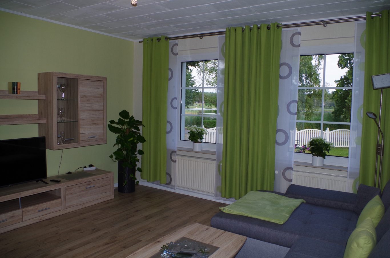 Wohnraum mit Blick auf den Kluger See