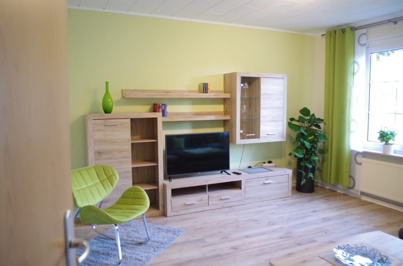 Moderne Einrichtung mit TV