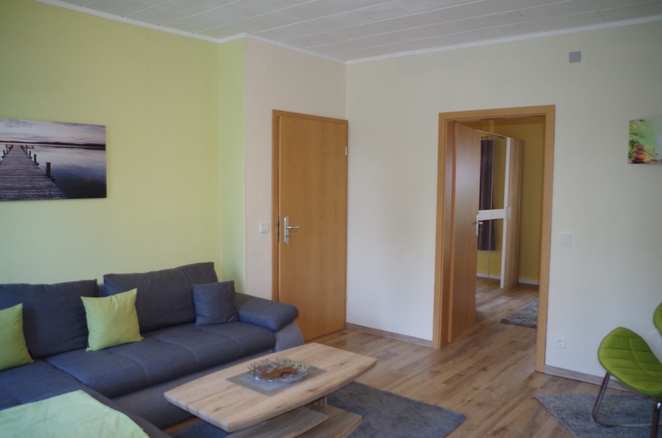 Blick in Richtung Küche und Schlafzimmer